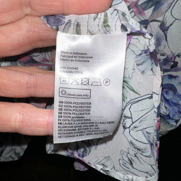 Cute Size 8 Top. MUST BE BUNDLED. (T) - Picture 5 of 7